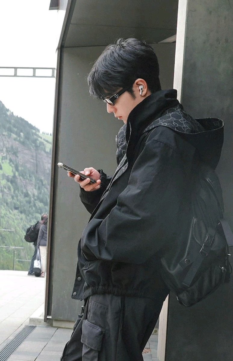zaiinzam's tweet photo. “ขอมุมสูงนะบี๋”

“โอเคครับ”

“หล่อยัง”

“หล่อแล้ว”

“เค้าลงรูปนี้ด้วยดีมั้ย”

“ดีนะ มุมนี้หล่อเลย”

“ไม่ห้ามหรอ”

“ห้ามทำไม”

“ก็แบบ หวงเค้า แบบนี้”

“หวงทำไม คนถ่ายก็อยู่นี่ คนเลือกรูปก็อยู่นี่”

“บี๋อะ🥺” https://t.co/h2RR1KHpyS