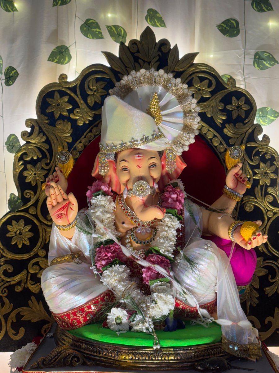 aaryadhage10's tweet photo. Ganesh chaturthi was a blast at LPU 🙌🙏🔥. Didn't expect the Mumbaikar feeling Here 😂 https://t.co/wIS5sosnPW