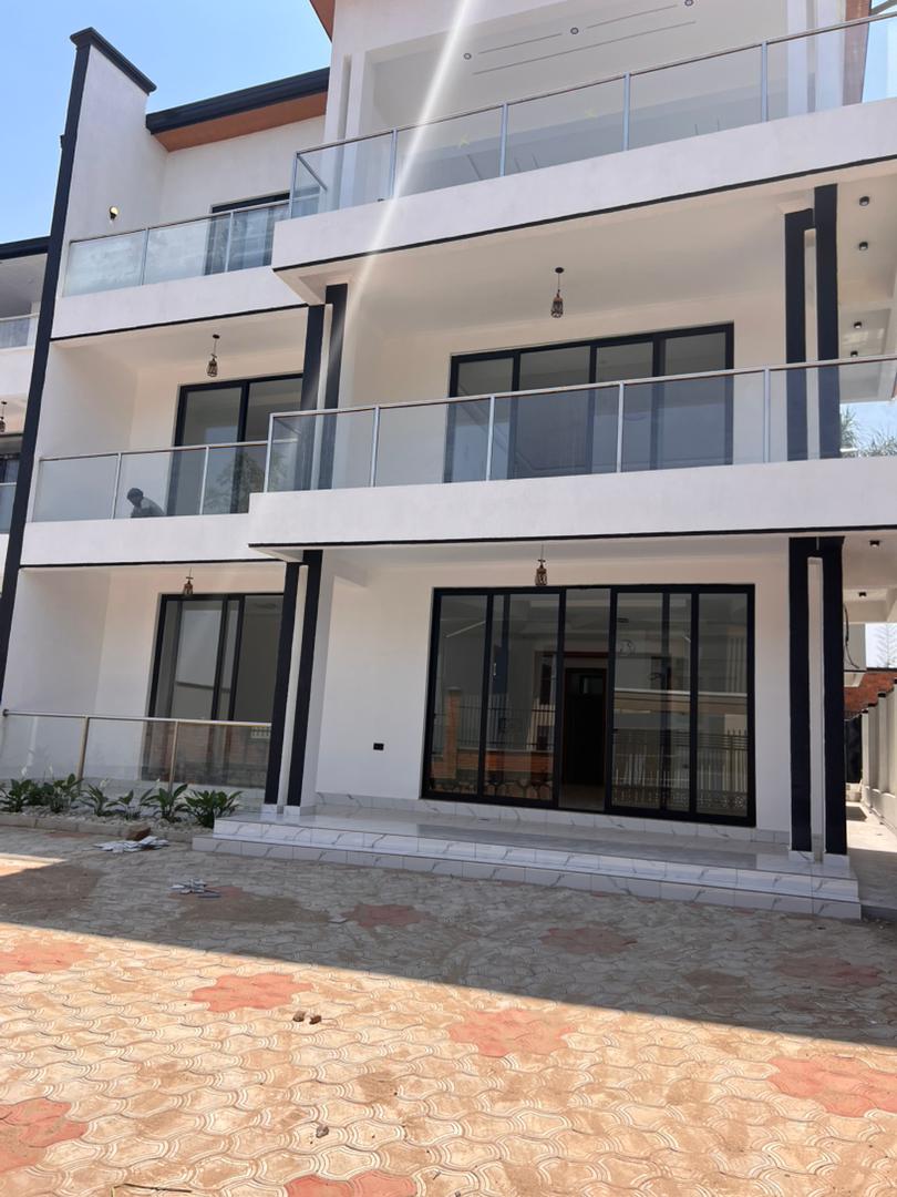 ποΈ POWERFUL PROPERTY | KIMIRONKO 8 Bedrooms | 9 Bathrooms π° 500M RWF A property for those who understand position, power & long-term value. π 0783 515 900 #Kimironko #KigaliRealEstate #LuxuryHomes #RwandaRealEstate #PrimeProperty htt