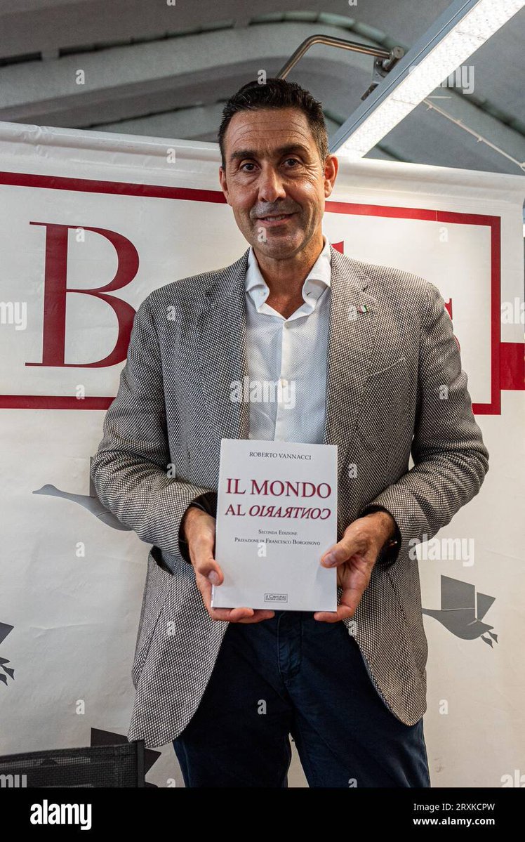 EmilioRavizza's tweet photo. HA AVUTO IDEE CHIARE
NON HA TRADITO NESSUNO
MA HA CAPITO CHE LA LEGA NON E' BEN GESTITA
E' L'UNICA SPERANZA CHE CI PERMETTE DI METTERE UN FRENO ALLE STRONZATE DI MELONI &amp; COMPARI.
VOTIAMOLO IN MASSA
VOTIAMOLO IN MASSA
VOTIAMOLO IN MASSA https://t.co/OMy4u4odfY