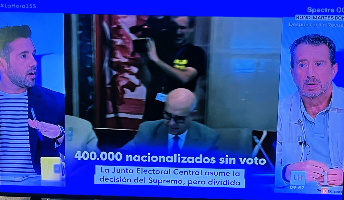Ritaalberdi's tweet photo. 400.000 personas nacionalizadas ESPAÑOLAS, sin derecho al voto, “porque pueden cambiar el resultado electoral”, según el ponente A.Narvaez del Tribunal Supremo, amigo de Feijóo. 
La Junta Electoral, dividida, acata la decisión. 
El TS se ha convertido en 
legislativo y ejecutivo. https://t.co/GDxnvBvxrU
