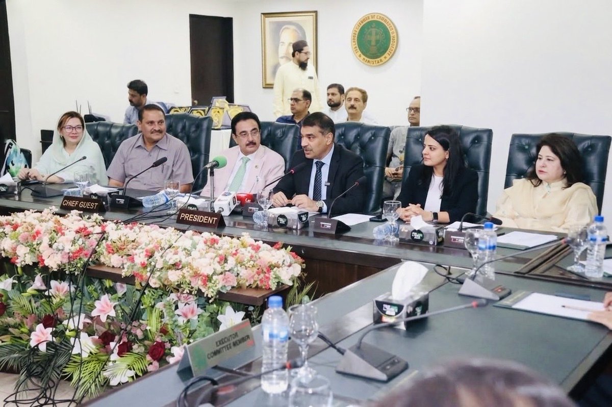SkillUpWorld's tweet photo. Our Founder &amp; CEO Anila Liaqat was chief guest at today's gold medal distribution by Forge-e-Taleem, honoring teachers, students &amp; journalists across Punjab — alongside LCCI President Saigol &amp; VC Prof. Dr. Muhammad Ali.

#BuiltToFit #SkillUpWorld #EducationPakistan https://t.co/lBNp7rK3fM