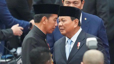 FaiNomady's tweet photo. Akhirnya Menkeu 🇮🇩 kembali ke setting default. Yaitu setting pengaturan pabrik. Yaitu ala "Sri Mulyani". Sang ratu hutang. Ala rezim Jokowi.

- Pejabat dilingkup Kemenkeu aman.
- eks tim mawar 🌹 aman.
- 120 T Danantara aman.
- Anggaran MBG & Kopdes aman.
- Plesiran "world tour" bisa diatur.
- Palak pajak rakyat makin rajin.