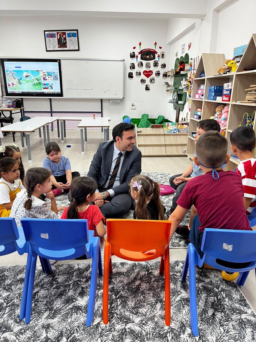 pirazizmem's tweet photo. Kaymakamımız Sayın Kadir KILIÇ, İlk Ders Gününde Öğrencileri Yalnız Bırakmadı

2026-2027 eğitim öğretim yılı, "Mayamız Birlik, İlk Dersimiz Kardeşlik" temasıyla ülke genelinde olduğu gibi ilçemizde de başladı. https://t.co/Yg0FW2t2nI