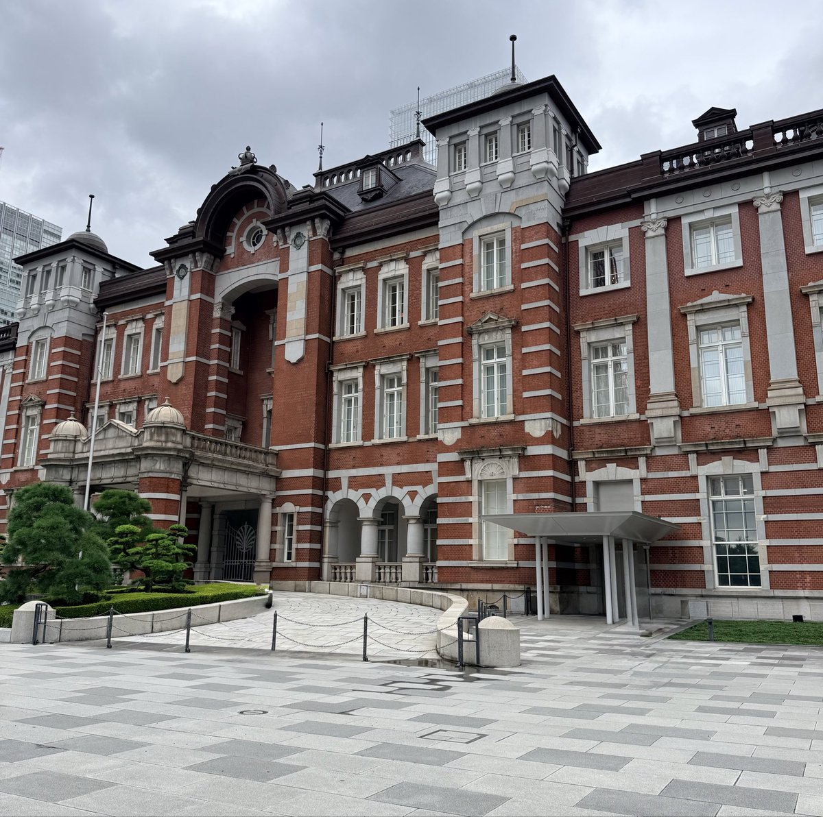 Odette703's tweet photo. 昔、横須賀に住んでた頃は東京駅が改修中で見れなかったのでこの姿を見るのは初めてかも。
品川駅を利用することが多いせいもある。
素敵だなぁ。 https://t.co/55o0Gw0iYJ