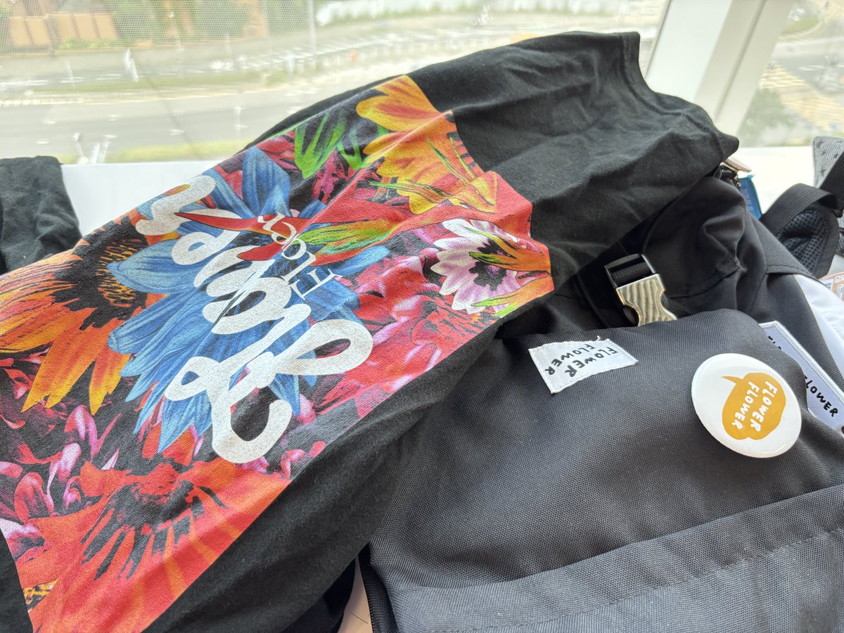 kkkiii602's tweet photo. ついに大学の音楽学部（音大）に合格しました！

毎日授業にyuiさんのグッズを持って行っています。私の元気の源です！

いつか絶対に私のアルバムをyuiさんに届けます！

#YUI 
#FlowerFlower https://t.co/vbDGeIrhkc