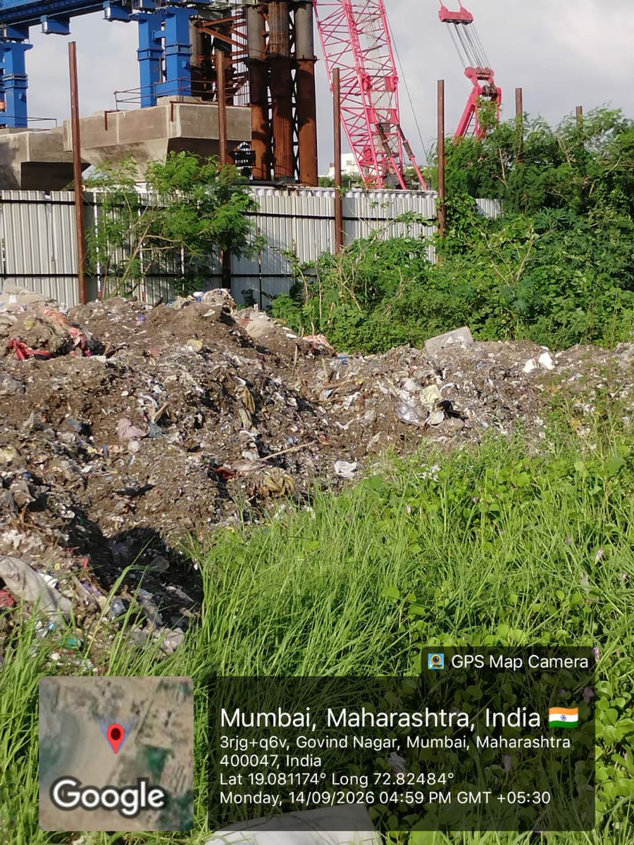 thepublic156's tweet photo. कोट्यवधी रुपये पालिका खर्च करते मुंबई स्वच्छ करण्यासाठी कचरा उचलण्यासाठी पण कचरा काही उचलला जाणार नाही अजून इतर ठिकाणांहून आणून टाकला जातोय ही कोणती स्वच्छता? @mybmcwardKW @mybmcSWM @mybmc https://t.co/jE25Cawl8X