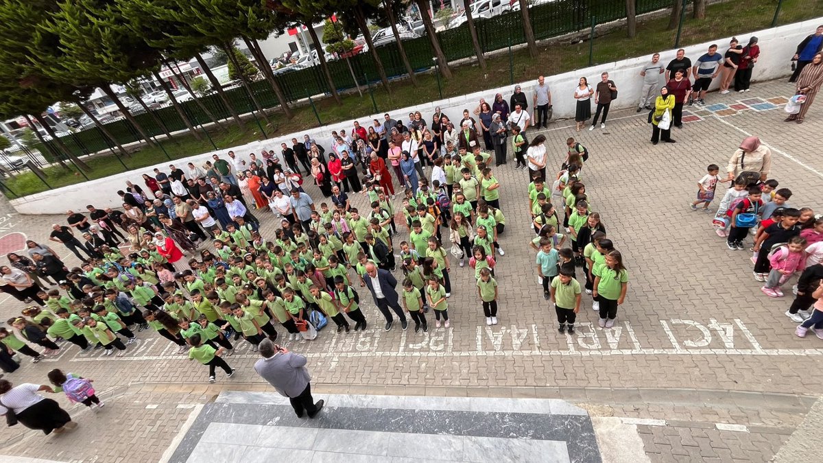 pirazizmem's tweet photo. 2026-2027 Eğitim Öğretim Yılı, İlçemizde "Mayamız Birlik" ve "Kardeşlik" Temasıyla Başladı

Yeni eğitim öğretim yılının ilk dersinde öğrencilerimizle kardeşlik, birlik, beraberlik, sevgi ve dayanışma üzerine konuşuldu. https://t.co/xMmeG92ReY
