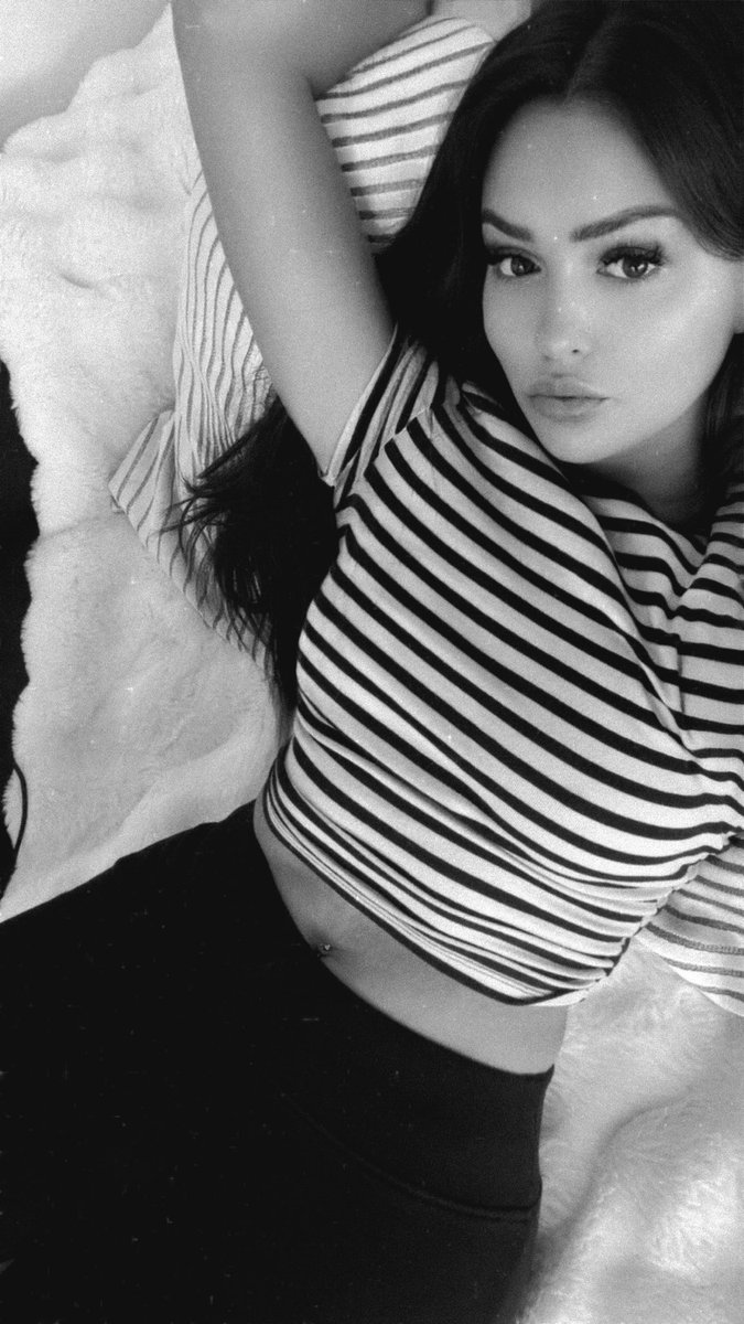 misslexidom's tweet photo. good morning 🤭 https://t.co/M2KEqWCMSr