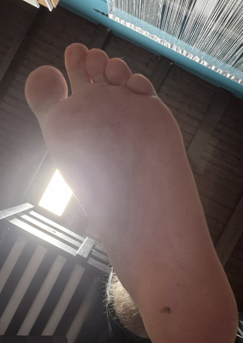 MasterRob's tweet photo. Das ist das letzte was deine Schw*chtel Augen sehen werden, bevor mein Master Fuß auf deinem Schw*chtelgesicht landet und dich dominiert 😈😈
Wer will es erleben 😈
https://t.co/rjM5psfZLF
https://t.co/jIM5IDieDx
#findom #feet #fag #sub #cashmaster #dominantion #feetmaster https://t.co/hmH44XCPop