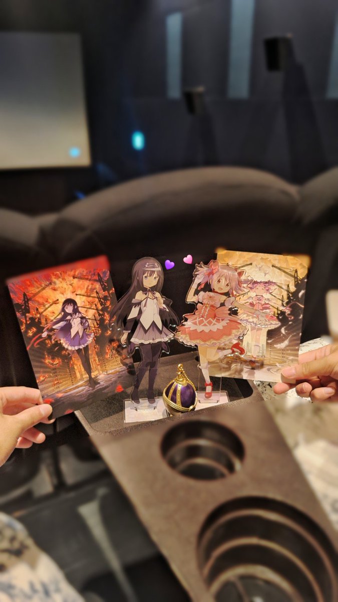 h_qpyi's tweet photo. まどマギ映画2回目✌🏻
お友達とまどほむ併せできて最高ჱ̒> ̫ <🎶
お互い��典自引きできてﾈ申🤩✨ https://t.co/NWi3A0NniD