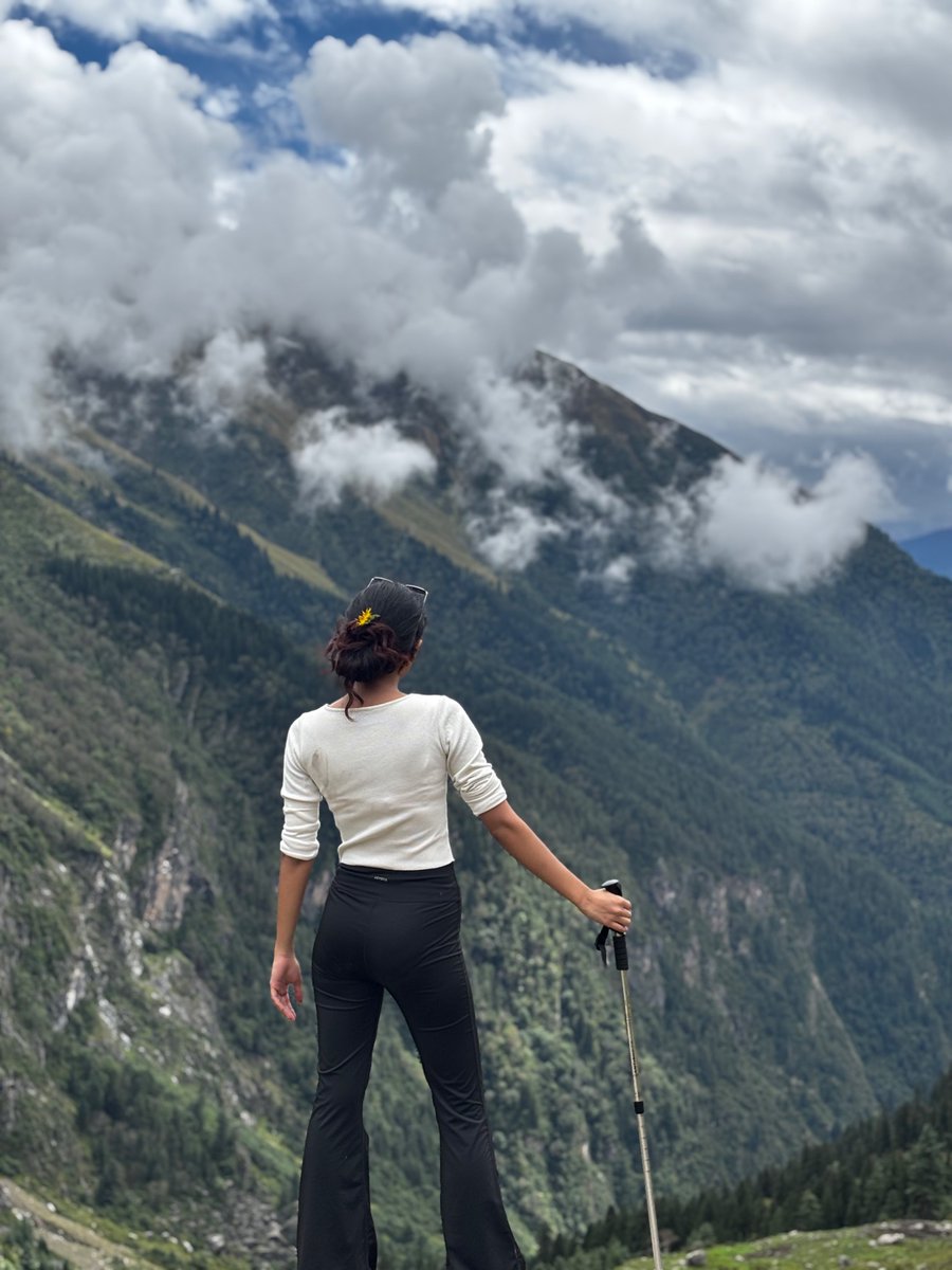 lunatic_ladki's tweet photo. I climbed the fucking top. Yulla Kanda. 12778 feet. 9 hours, each step, each injury was worth it. https://t.co/mH1iUXBhVi