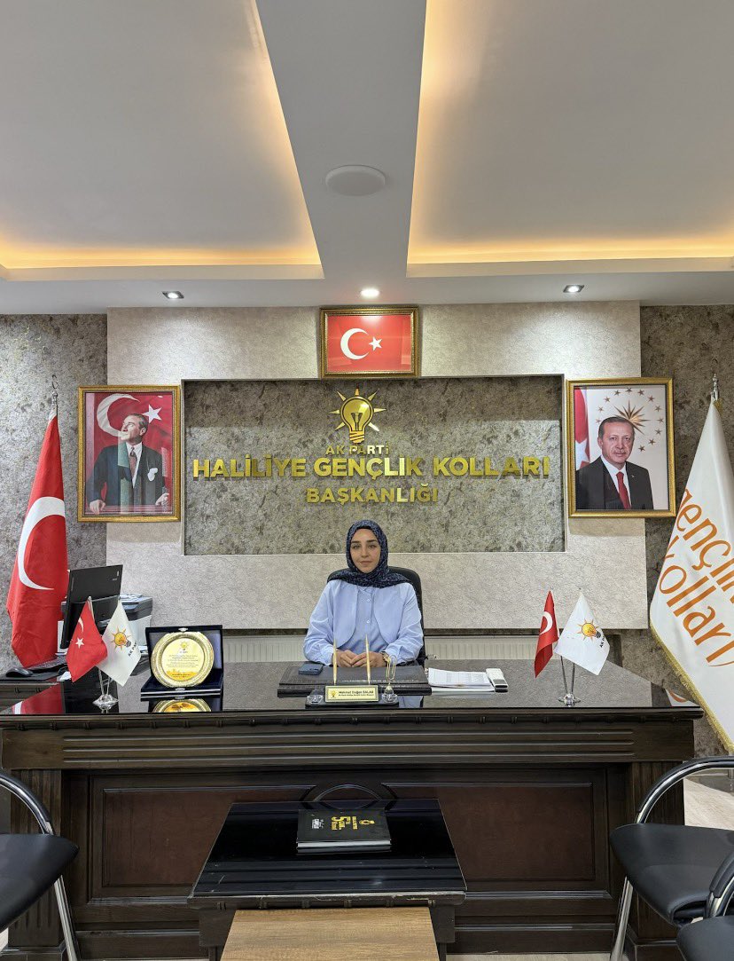akgenchaliliyee's tweet photo. 🇹🇷 Haliliye Gençlik İçin 🇹🇷

📌Bugün Ak Parti İlçe Gençlik Kolları Başkanlığı’mızda Nöbetçimiz Gençlik Kolları Yönetim Kurulu Üyemiz Pınar Acar. 

Soru, görüş ve önerileriniz için
Partimize,İlçe Gençlik Kolları Başkanlığımıza; çay & kahve eşliğinde Gençlik adına sohbet etmeye bekleriz.

@RTErdogan @avyusufibis @osmannazlier  @bybekirbozdag @ibrahimeyyupogl 
@milhamigunbegi @fatihseyrekk
@furkankucukk_ @mbagmanci63 
@MDOGANSALAR_TR
@fatmaocak0663 @AKGenclikGM @akgenchaliliyee

#akgençlik #akparti #gençlikkolları #akgençlikşanlıurfa #receptayyiperdoğan #lider #gençlik
#şanlıurfa #durmakyokyoladevam