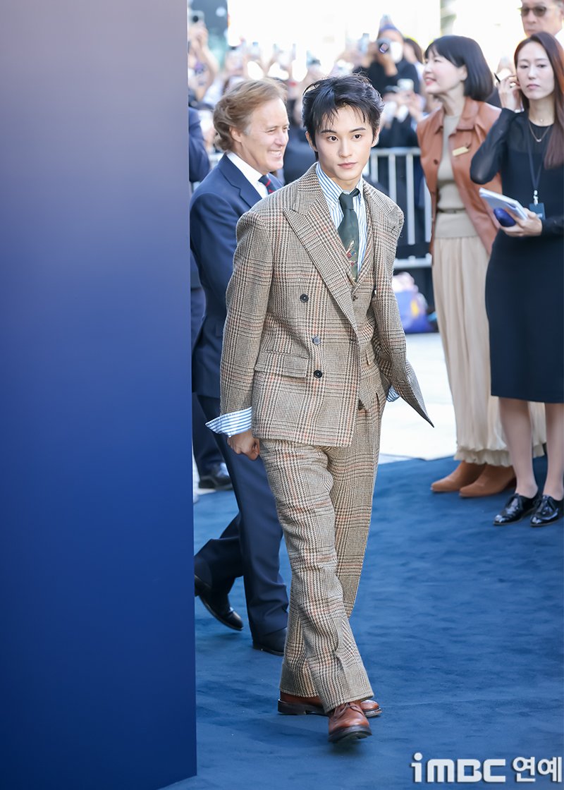 imbcenews's tweet photo. [포토] 마크, my friend 등장
#마크 #mark #marklee #랄프로렌 #iMBC연예

가수 마크 리(Mark Lee)가 15일 오후 서울 종로구에 위치한 한 미술관에서 열린 패션 브랜드 다큐 스크리닝 이벤트 행사에 참석해 포즈를 취하고 있다.

🔗https://t.co/4uCeLw4pDU https://t.co/Ge5MTORRom