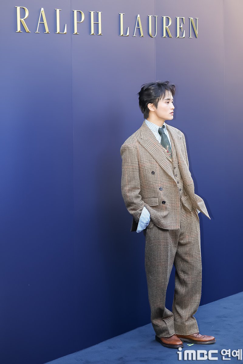 imbcenews's tweet photo. [포토] 마크, my friend 등장
#마크 #mark #marklee #랄프로렌 #iMBC연예

가수 마크 리(Mark Lee)가 15일 오후 서울 종로구에 위치한 한 미술관에서 열린 패션 브랜드 다큐 스크리닝 이벤트 행사에 참석해 포즈를 취하고 있다.

🔗https://t.co/4uCeLw4pDU https://t.co/Ge5MTORRom
