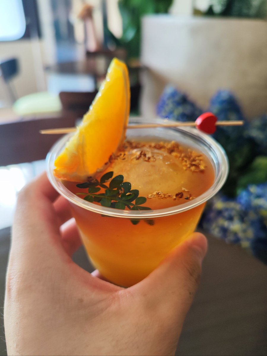 MargenePicgem's tweet photo. Nothing beats sharing crispy mango slices with your besties on a lazy afternoon  #SnackSharing #GoodVibes https://t.co/ZdeGGqKl0D