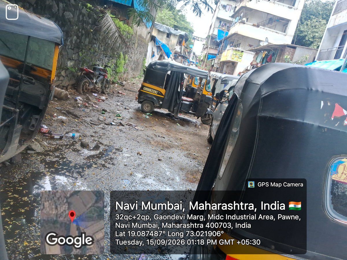 VishnuBure's tweet photo. नवी मुंबई येथील पावणेश्वर मंदिर रोड परिसरात कचरा पेटीजवळ काही व्यक्ती गाड्या व रिक्षांमध्ये बसून दारू तसेच अमली पदार्थांचे सेवन करत असल्याची नागरिकांची तक्रार आहे. या प्रकारामुळे परिसरातील महिला, ज्येष्ठ नागरिक तसेच लहान मुलांच्या सुरक्षिततेचा प्रश्न निर्माण झाला आहे? https://t.co/CY8dSmyOUu