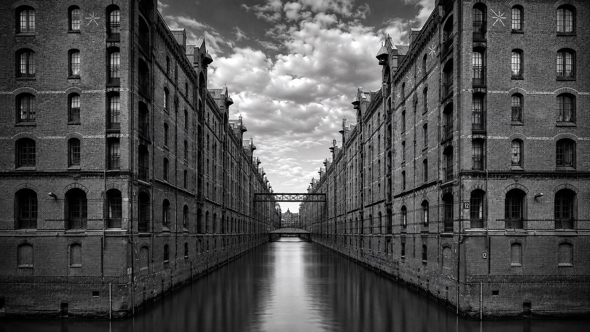 helmut_kahr's tweet photo. @jjmmli speicherstadt/hamburg/germany https://t.co/QveGTmw9Vq