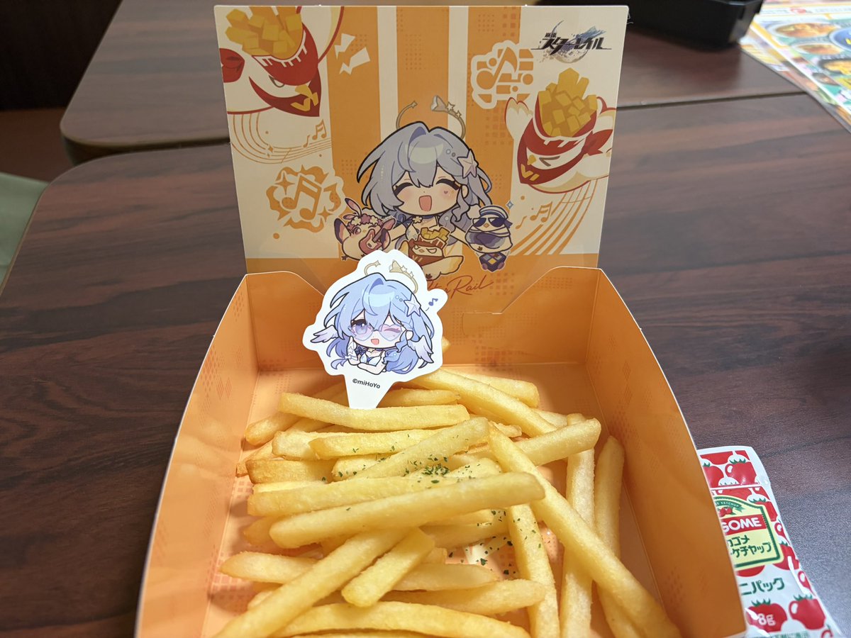 Lilith_0304's tweet photo. まねきねことスタレのコラボ✨️
わたしはもちろんロビンちゃんのドリンクにしました🕊️
親友もわたしに合わせてコラボドリンク頼んでくれました！味が美味しそう＆ピンクで可愛いということでキュレネを選んだそうです💖 https://t.co/17WcKb1OF5
