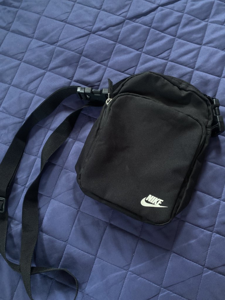 dr4wurStyle's tweet photo. กระเป๋าสะพาย nike สายปรับได้ สภาพดีใช้น้อยค่ะ
🥨 390 ( from 900 )

#ส่งต่อเสื้อผ้า #ส่งต่อเสื้อผ้ามือสอง #ส่งต่อกระเป๋า #ส่งต่อstylist #ส่งต่อcryingcenter #vghbkk https://t.co/9m6mP5Zo7V
