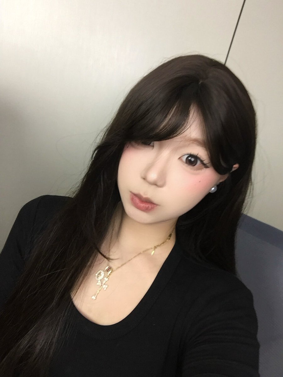 Lucy2007BTC's tweet photo. 你说带我去看海 原来看的是齐刘海 https://t.co/NubxxJJYUQ