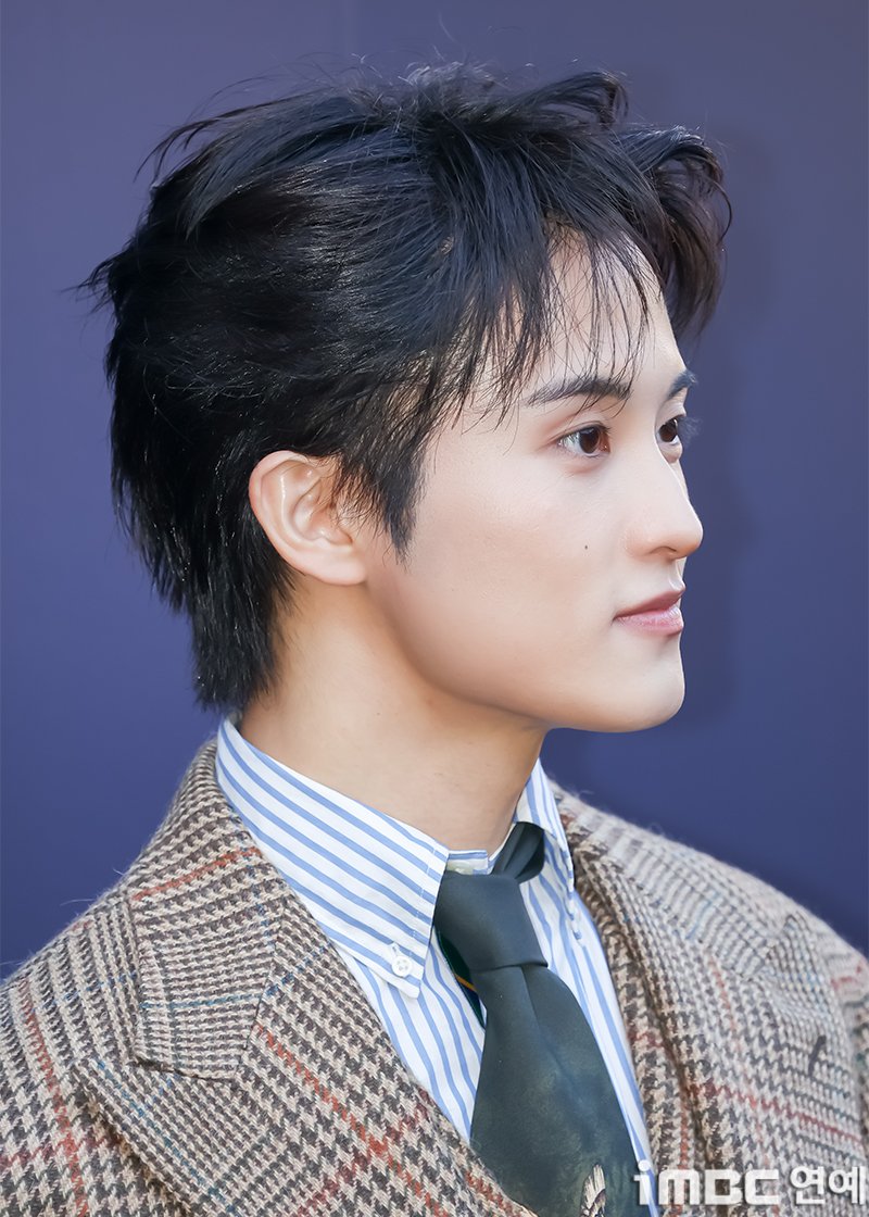 imbcenews's tweet photo. [포토] 우리 마크
#마크 #mark #marklee #랄프로렌 #iMBC연예

가수 마크 리(Mark Lee)가 15일 오후 서울 종로구에 위치한 한 미술관에서 열린 패션 브랜드 다큐 스크리닝 이벤트 행사에 참석해 포즈를 취하고 있다.

🔗https://t.co/4uCeLw4pDU https://t.co/JCidPhmfJ1
