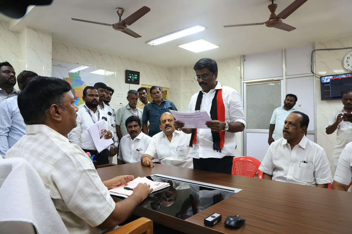 iparanthamen's tweet photo. மதுராந்தகம் சட்டமன்றத் தொகுதி இடைத்தேர்தலில் திமுக சார்பில் எனது வேட்புமனுவைத் தாக்கல் செய்தேன். 

@mkstalin @Udhaystalin @arivalayam @DMKITwing

#MKStalin #UdhayanidhiStalin #DMK #DMKitwing #Maduranthakam #இடைத்தேர்தல் https://t.co/SfFuCSNyqx