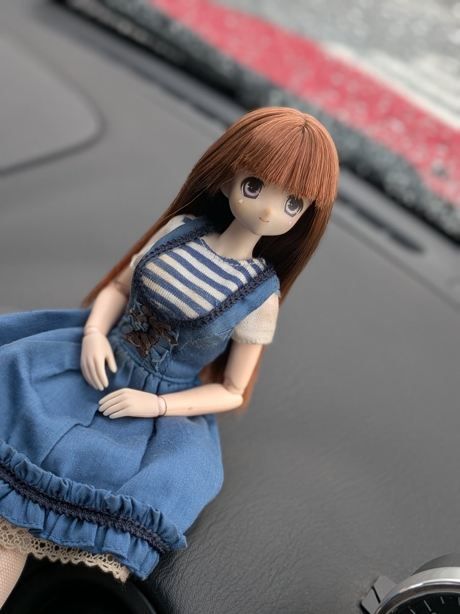 NB8C20's tweet photo. ロードスターに燃料を給油⛽
からの買い物

車に傘を積み忘れてたので雨が弱くなるまで少し待機中☂️
サアラ「今日ずっと雨が降ってますね」
#アゾカツ
#サアラズアラモード https://t.co/cS83Plh0Uu