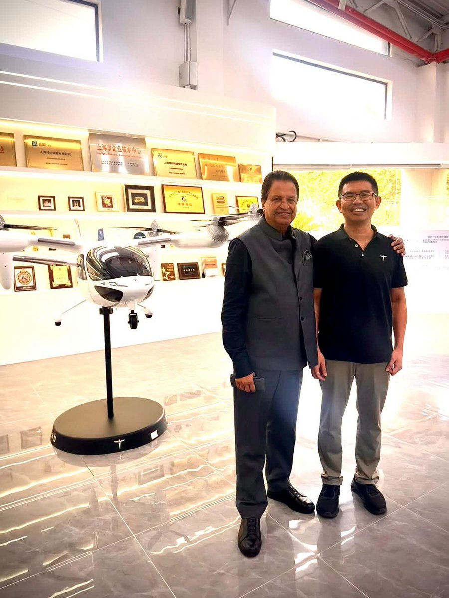 kathmandurising's tweet photo. शंघाईमा TCab Tech का Founder&amp; CEO Yon Wui Ng ज्यूसँग भेटघाट!eVTOL प्रविधिले नेपालको चुनौतीपूर्ण भूगोल,दुर्गम बस्ती रपर्यटनका लागि नयाँ सम्भावनाको ढोका खोल्न सक्छ।
जमिनमा Electric Mobilityअपनाएझैँ अब नेपालको आकाशमा पनि नयाँ पुस्ताको मोबिलिटी भित्र्याउने समय आएको छ
#binodchaudhary https://t.co/TbmtqnAAgd
