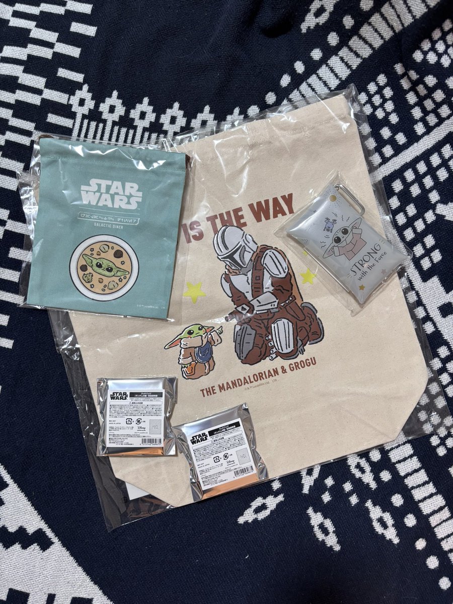 thisisthe_slay's tweet photo. 結構前に頼んだstarwarscafeのグッズが今日届きました。どれもセンス良くて可愛いです(^ ^)ランダムのウッドバッジ自分的にはナイスな引き！🩶#マンダロリアンアンドグローグー https://t.co/m7YqQCckir