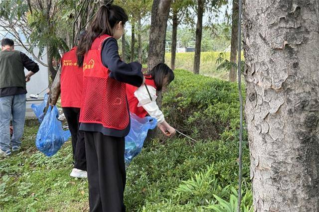 Percoustics's tweet photo. Join our neighborhood cleanup this Sat 9 AM at Central Park! Grab gloves u0026 bags—let’s spruce up our community together. Free snacks await! https://t.co/77aEgf5qNw