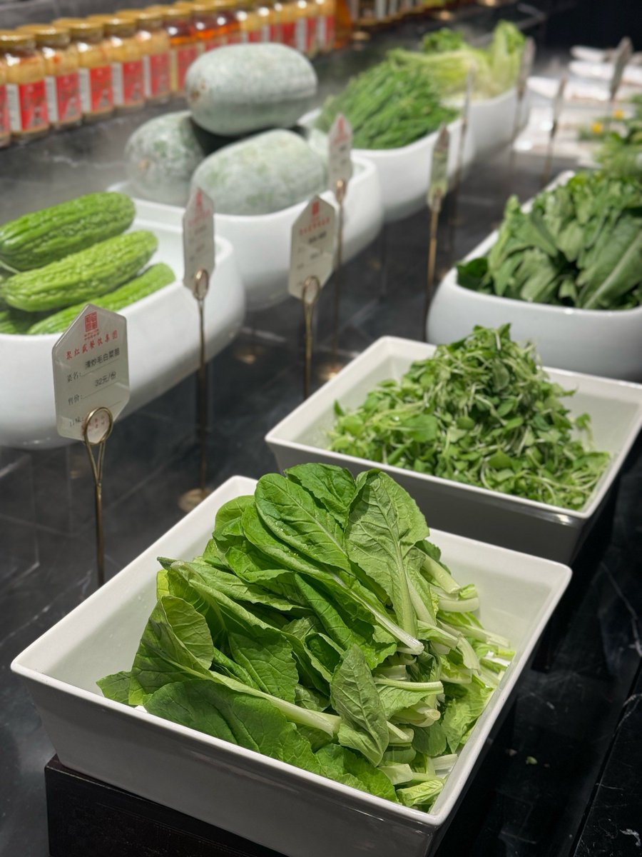 FelipaHarts6's tweet photo. Just grabbed the freshest, crisp leafy greens and plump cherry tomatoes from the local market—perfect for tonight’s quick, healthy salad prep!  Shop local, eat fresh! https://t.co/Cvm5TCXHEH