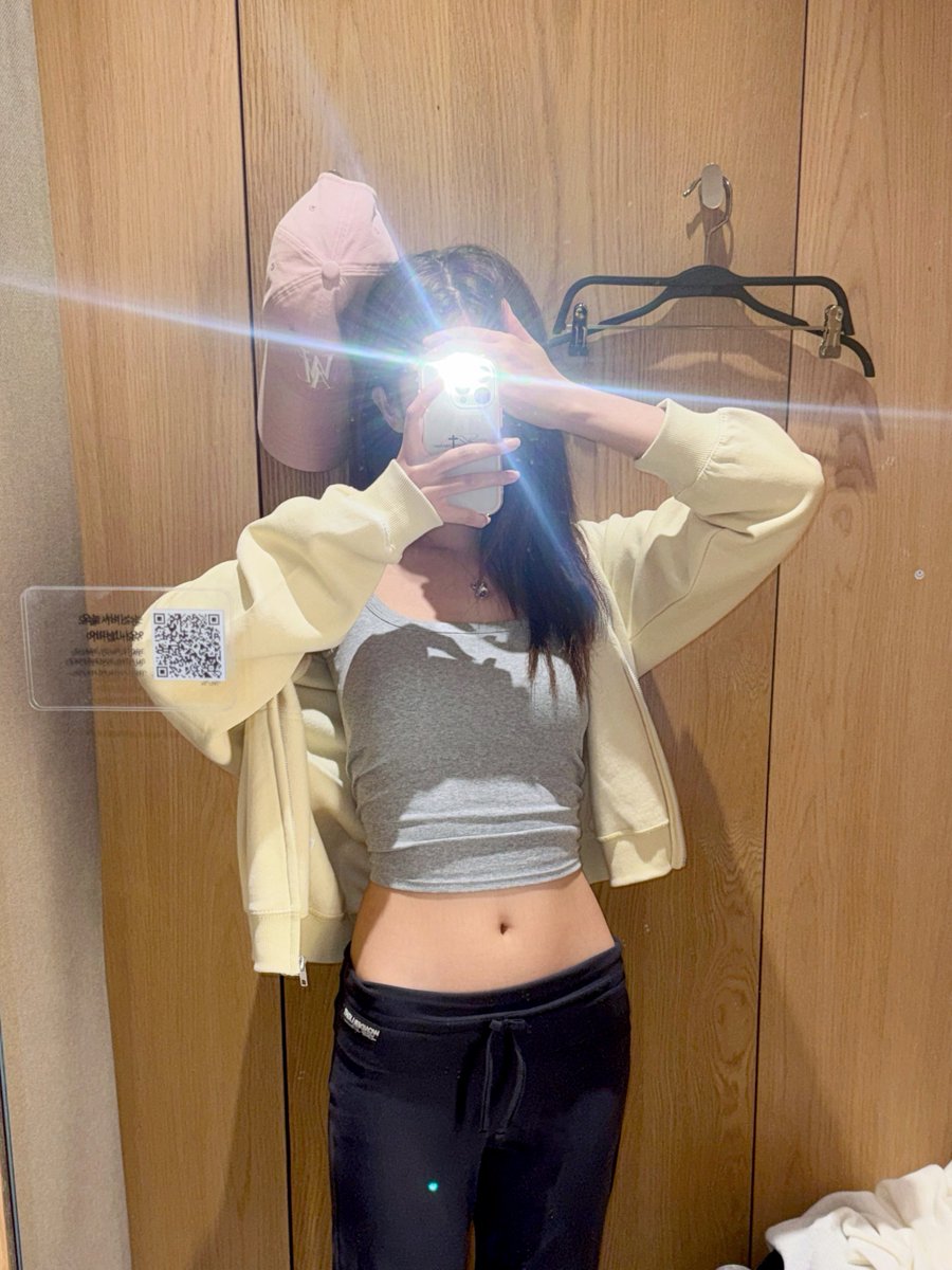 forkitty1426's tweet photo. 자라 키즈 가서 레몬 코어 후드집업이랑 로우라이즈 부츠컷 삼🫰🏻🫰🏻 후드도 바지도 3만원 안 함… 가격도 핏도 색도 개존예 https://t.co/XcTCVllNIe