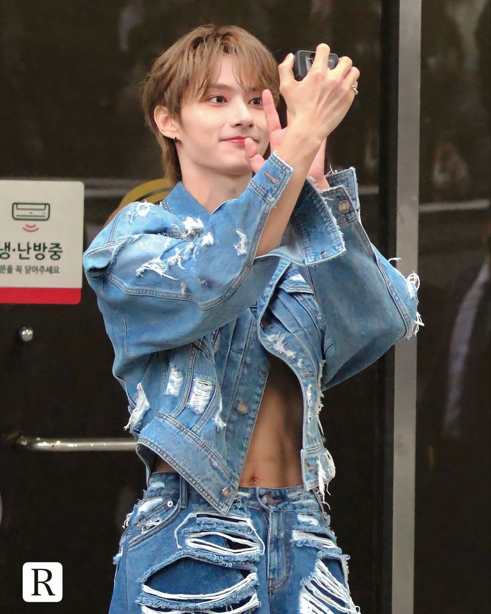 U_rat1018's tweet photo. 시원하게 까고 있는 문준휘 다시 보자
저 옷 여러 번 입어줘서 너무 좋음😏😏 https://t.co/3CP6Lg5ypv