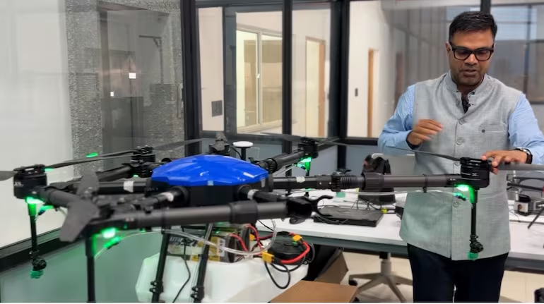 moneycontrolcom's tweet photo. How a startup is building drones, satellites in Noida 🚀🛰️
A Moneycontrol Special on how a new defence ecosystem for private sector startups is unfolding in India
@nalinmehta @Surojitsan | #deftech #drones
https://t.co/ZZcmAeAkL2 https://t.co/uasOPtQWOu