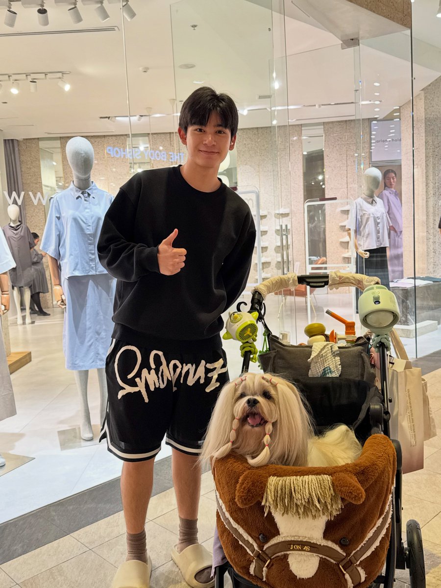 Chercap_'s tweet photo. From Clifford and Jonas six days ago to Caprice and Petunia just yesterday. Jonas and Petunia stealing the cuteness spotlight!  So cuteeee🐶🐶

#Capford https://t.co/rksXcxbCtd