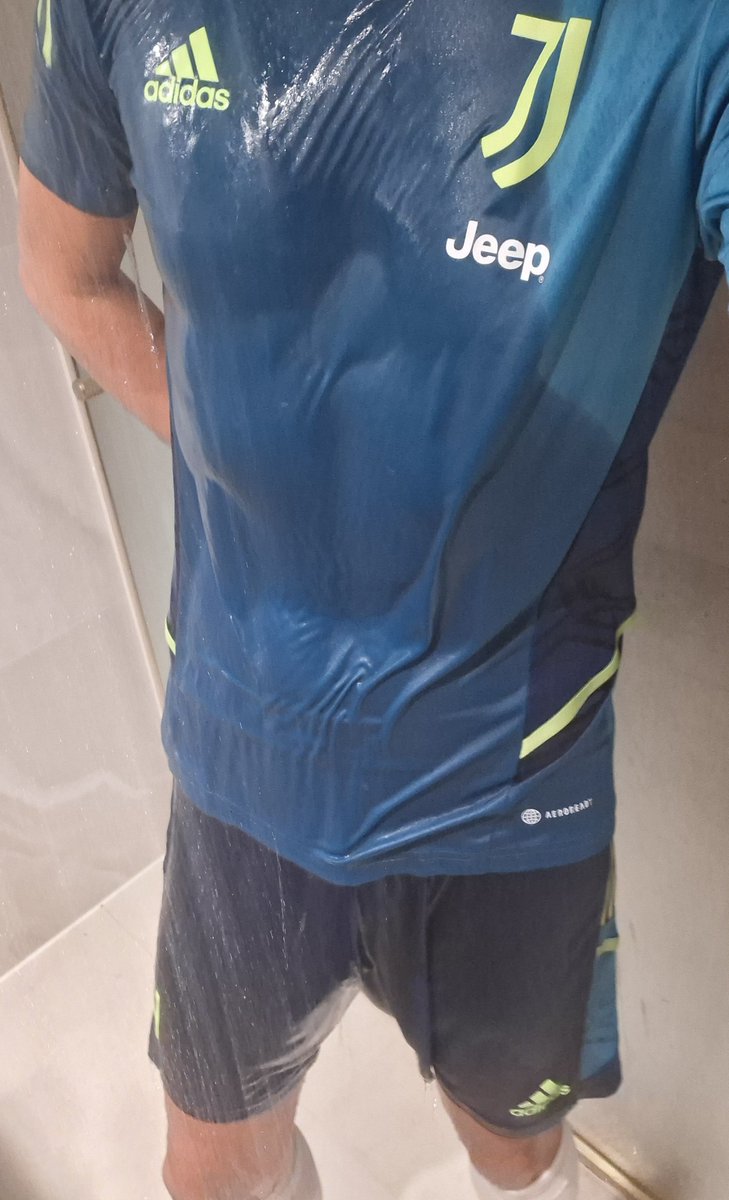 GearboyCash's tweet photo. #sportswear #nikegear #adidasgear #shower #wet #soaked #freeballing #football #socks. Lets clean up the mess. Or play in the shower 😈. Outfit for sale. Do you like it wet? Rp for more or videos? 😈💧. https://t.co/PRqkEiYTT4