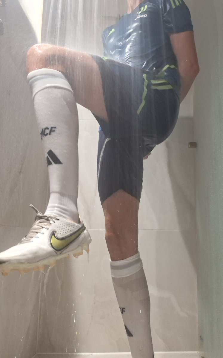 GearboyCash's tweet photo. #sportswear #nikegear #adidasgear #shower #wet #soaked #freeballing #football #socks. Lets clean up the mess. Or play in the shower 😈. Outfit for sale. Do you like it wet? Rp for more or videos? 😈💧. https://t.co/PRqkEiYTT4