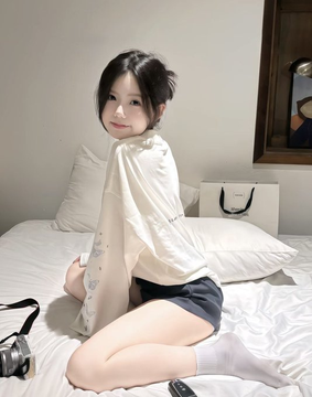 GloireKangha's tweet photo. 宝子们    晚上好！！！      

今天继续当女菩萨！

上供！    Luo照！！！！    

福是粉哒！！看完不许瞎说🫣 https://t.co/dKOHIi1I2W