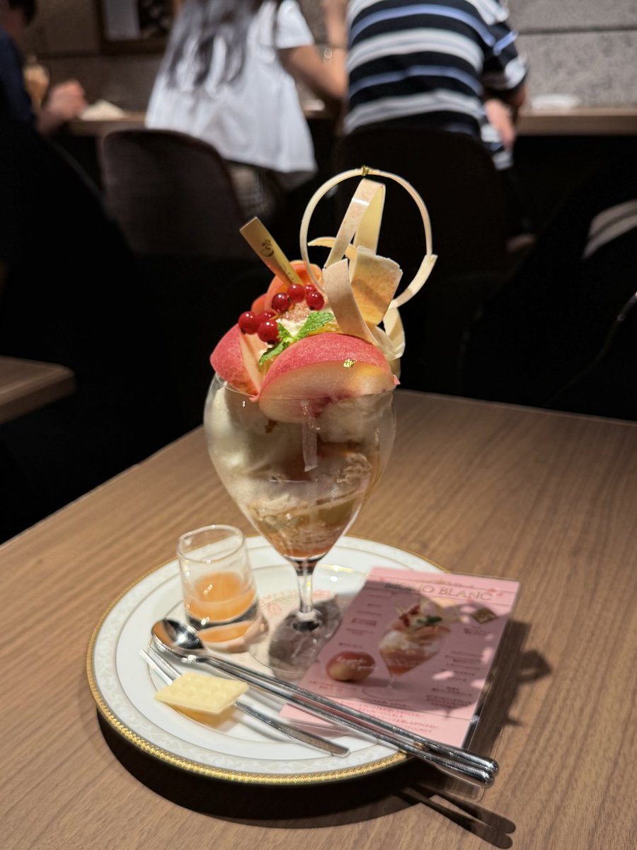 Jaircsxstillo's tweet photo. 桃味のアイスクリームサンデーは、私の一番のお気に入りです🥰 https://t.co/q6n49Ea7nn
