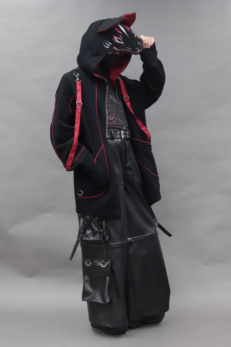 REZEN__Official's tweet photo. 【Coming Soon】
狐フードジップパーカーが明日発売！
https://t.co/2Ors6My9D4

繊細な刺繍と複雑な裁断のフードが、妖狐の神秘的な美しさを表現。
しっかりと立った耳や頭部の曲線の切替が、立体的なシルエットを再現します。 https://t.co/LMjwU9bha8