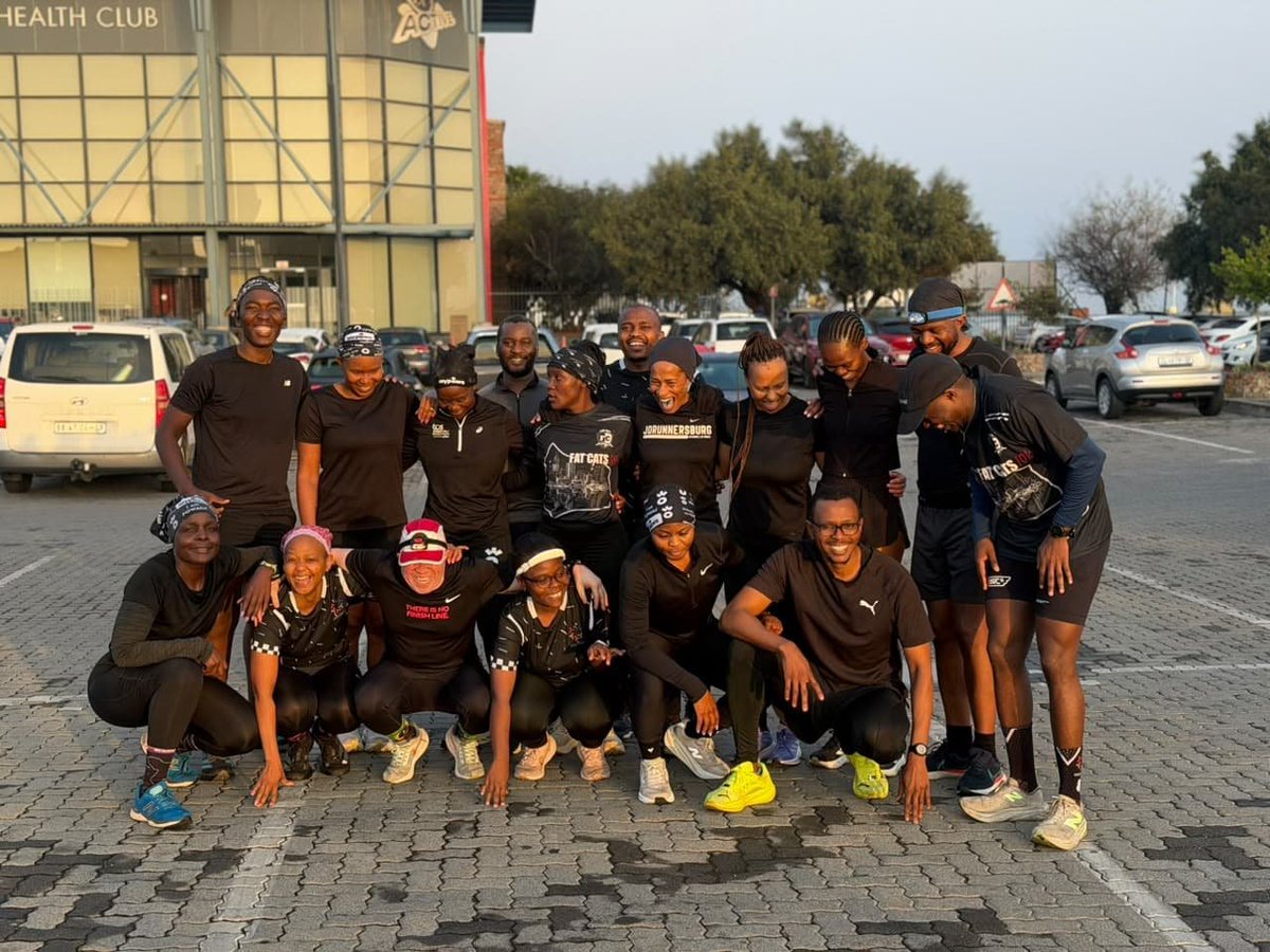LeSho2025's tweet photo. The running community...

Midxrew at Carlswald Shopping Center and Waterfall Athletics club this morning. https://t.co/2JXoccivlS