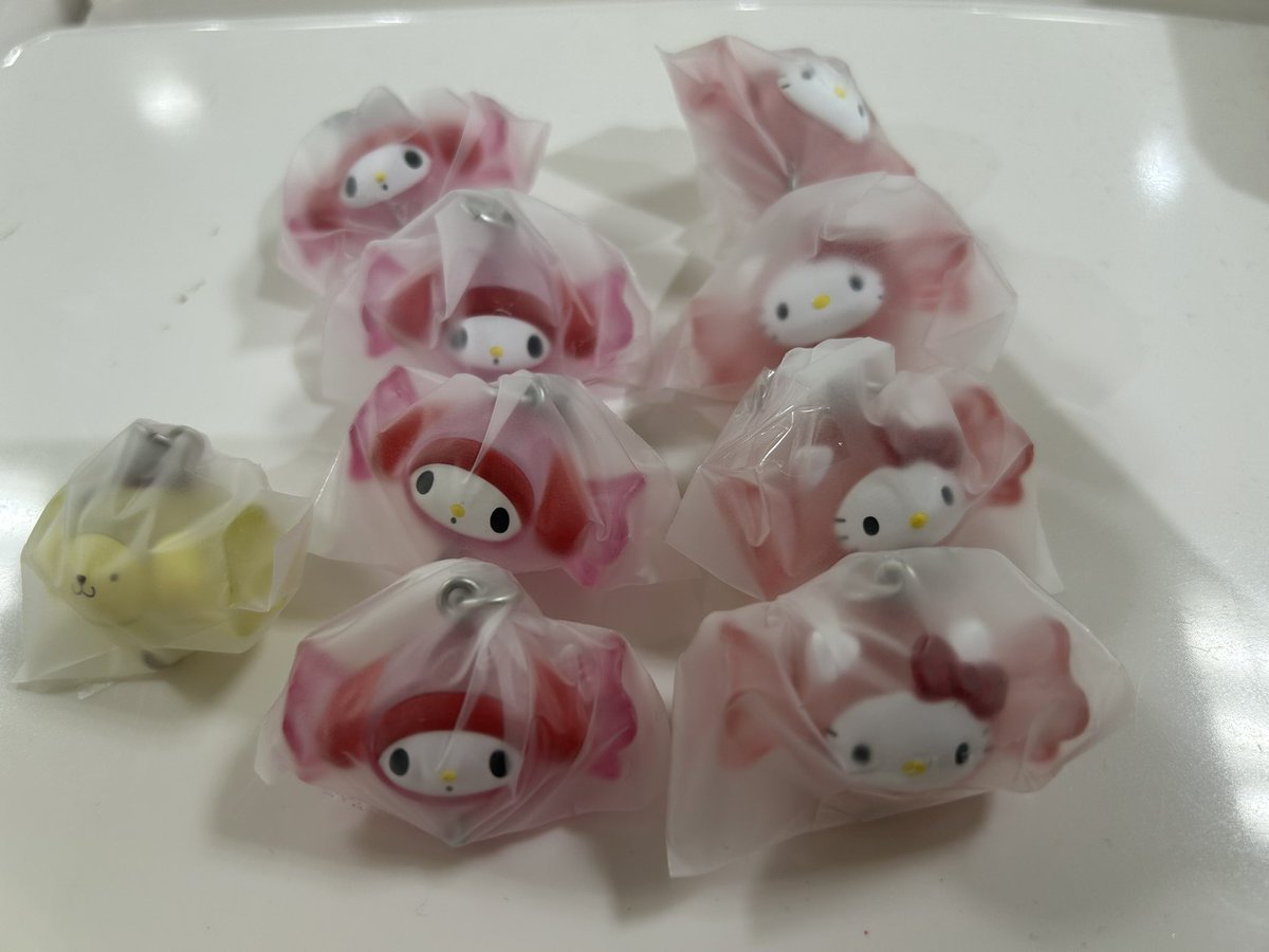 Sitakebuun's tweet photo. 【交換】つながるキャンディチャーム サンリオキャラクターズ ガチャ めじるし

譲 : キティ×4マイメロ×4ポムポムプリン×1
求  :  クロミ

郵送対応とさせてください。
検索よりお気軽にお声かけください！ https://t.co/DJyE1gpOLt