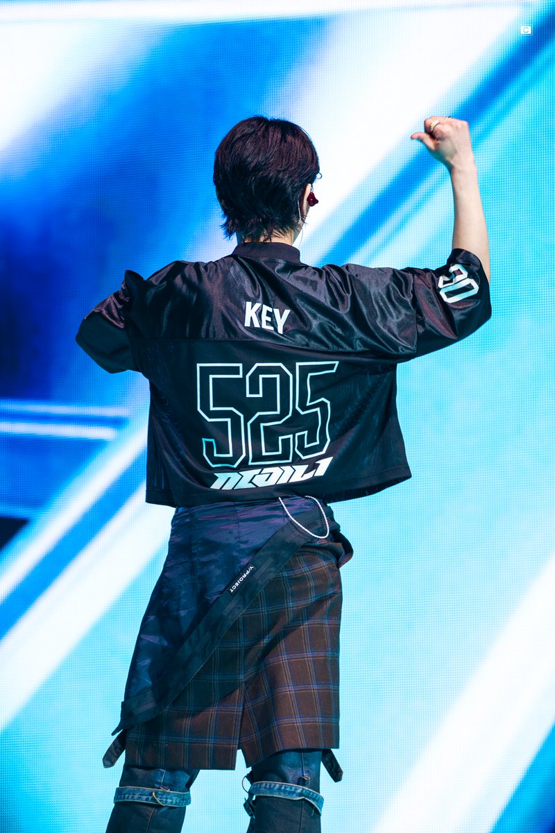 cosmicsticks's tweet photo. SHINee's BACK https://t.co/PoliwEYNVw