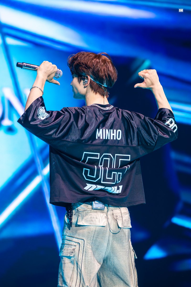 cosmicsticks's tweet photo. SHINee's BACK https://t.co/PoliwEYNVw