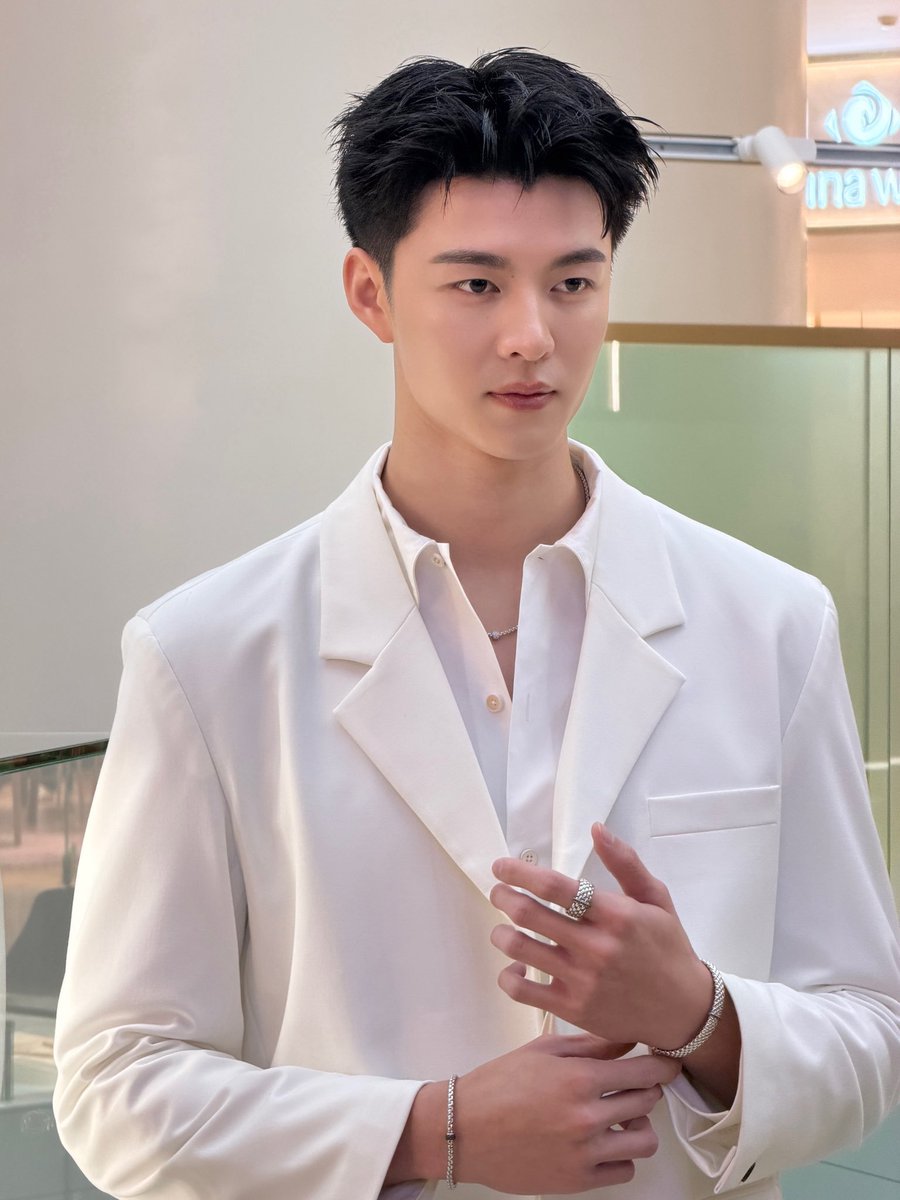 MchoiceTH's tweet photo. Thank you @FOPE_brand for having ‘Meen’ at the ‘FOPE POP-UP OPENING EVENT’

And thank you to all the fans for your love and support. ♡

FOPE POPUP OPEN x MEEN
#FOPExMEEN 
#scintillagioielli #fope
#Meennicha8
#MchoiceArtist https://t.co/kBwVInYcjb