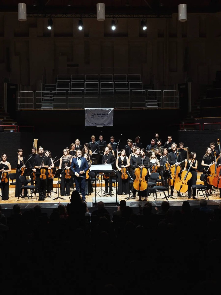 ErasmusPlusInd's tweet photo. Il 10/9 l’#ErasmusOrchestra ha fatto tappa alla LUCA School of Arts di Leuven per "Harmony for Europe", per dell'iniziativa #Erasmusplus PEACE+ con @EPOSvzw 
​Il concerto è stato aperto dal Presidente della @EUCourtPress , Koen Lenaerts su scopo e finalità della UE e valori. https://t.co/ILI8oYjYL4