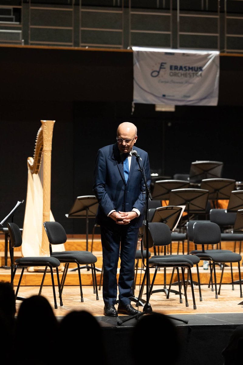 ErasmusPlusInd's tweet photo. Il 10/9 l’#ErasmusOrchestra ha fatto tappa alla LUCA School of Arts di Leuven per "Harmony for Europe", per dell'iniziativa #Erasmusplus PEACE+ con @EPOSvzw 
​Il concerto è stato aperto dal Presidente della @EUCourtPress , Koen Lenaerts su scopo e finalità della UE e valori. https://t.co/ILI8oYjYL4