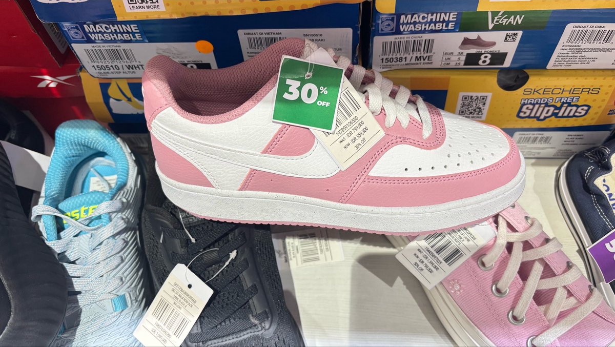 daisyday_jastip's tweet photo. 🚨 NIKE, SKECHERS, NEW BALANCE, CONVERSE UNDER 1 JUTA?! 😭🔥 Lagi ada sale besar-besaran di Sport Station! Open jastip, fee mulai 5K 🛍️
join wa grup : https://t.co/CoJaVLim6x https://t.co/6xtwMvDEbZ