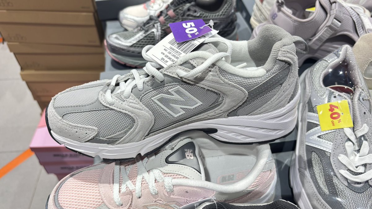 daisyday_jastip's tweet photo. 🚨 NIKE, SKECHERS, NEW BALANCE, CONVERSE UNDER 1 JUTA?! 😭🔥 Lagi ada sale besar-besaran di Sport Station! Open jastip, fee mulai 5K 🛍️
join wa grup : https://t.co/CoJaVLim6x https://t.co/6xtwMvDEbZ
